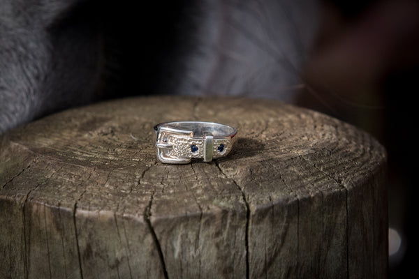 Buckle Ring - Thin - Sapphires
